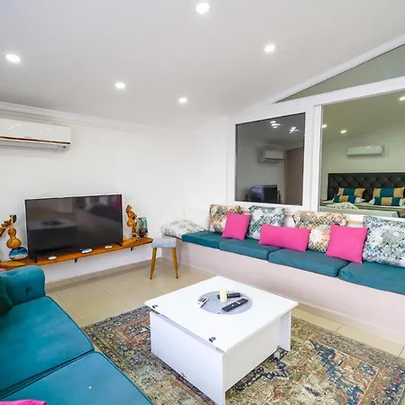 Villa Flat With Shared Pool, Terrace And Jacuzzi In Kas