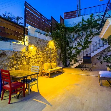 Villa Flat With Shared Pool, Terrace And Jacuzzi In Kas *