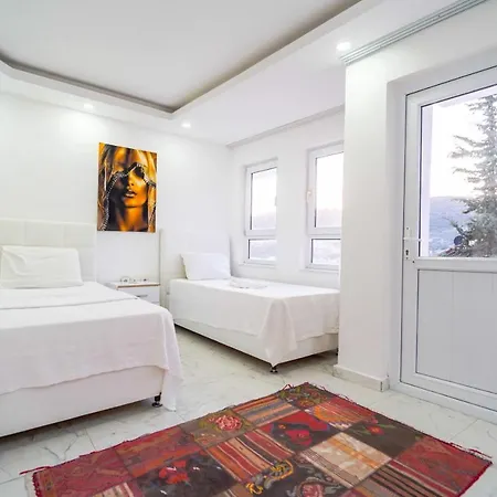 Villa Flat With Shared Pool, Terrace And Jacuzzi In Kas *