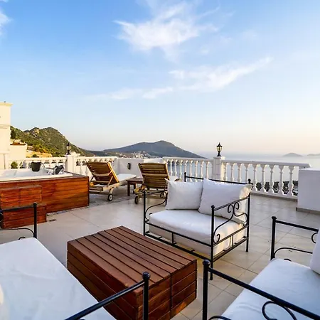 Villa Flat With Shared Pool, Terrace And Jacuzzi In Kas *